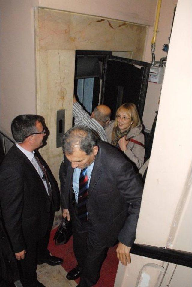 Akil İnsanlar Heyeti Asans&ouml;rde Mahsur Kaldı 2