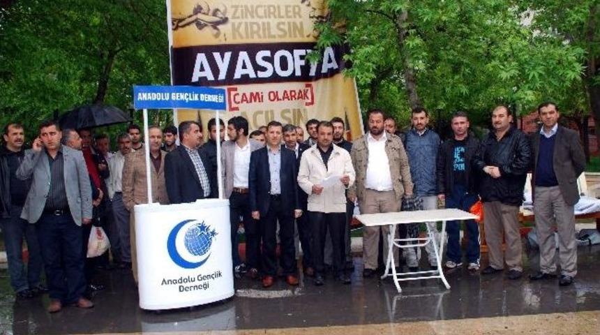 Ayasofya&rsquo;nın İbadete A&ccedil;ılması İ&ccedil;in İmza Kampanyası Başlatıldı