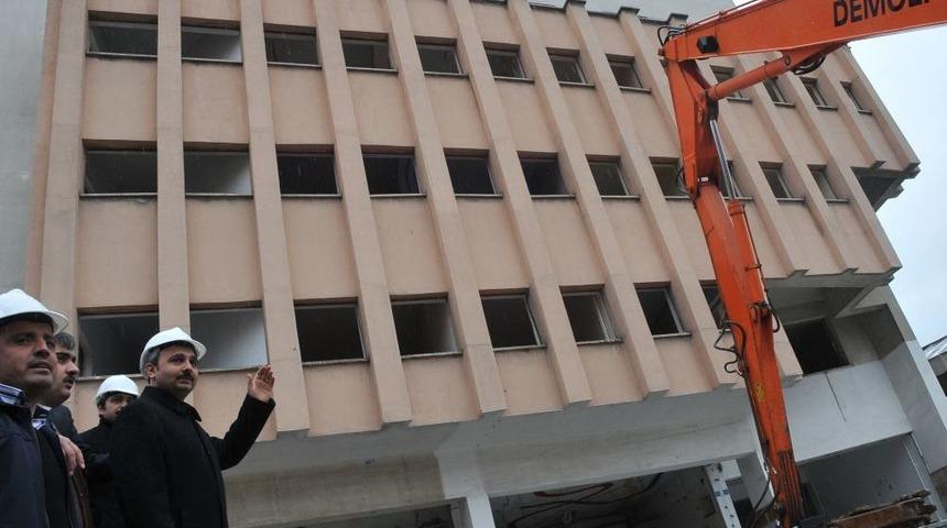 Yıkımına Başlanan K&uuml;lt&uuml;r Sitesi'nin Yerine Park Yapılacak