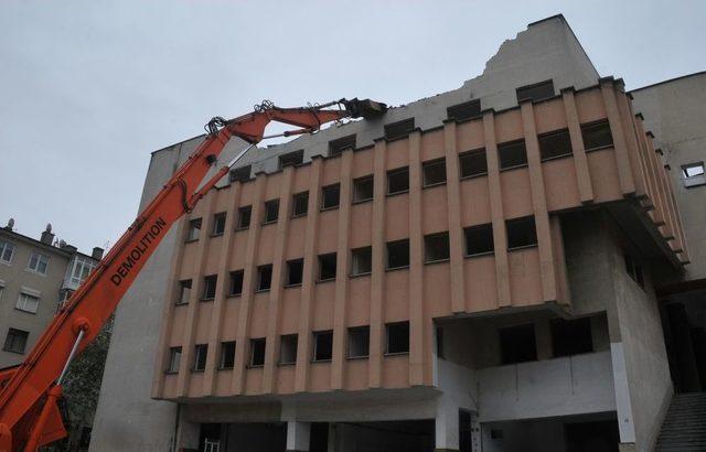 Yıkımına Başlanan K&uuml;lt&uuml;r Sitesi nin Yerine Park Yapılacak 2