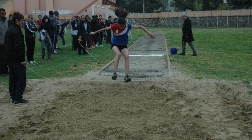 Okullar Arası Puanlı Atletizm Yarışmaları Başladı