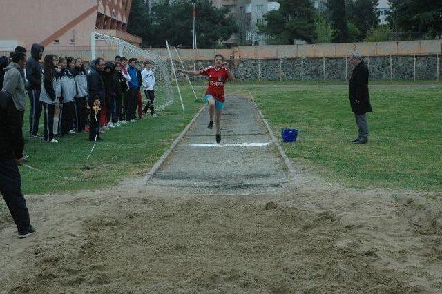 Okullar Arası Puanlı Atletizm Yarışmaları Başladı