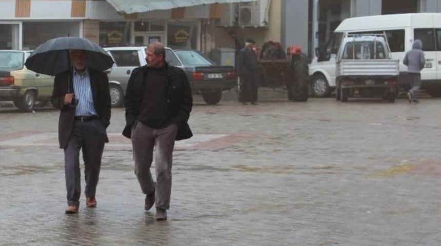 Şiran&rsquo;da Etkili Yağmur