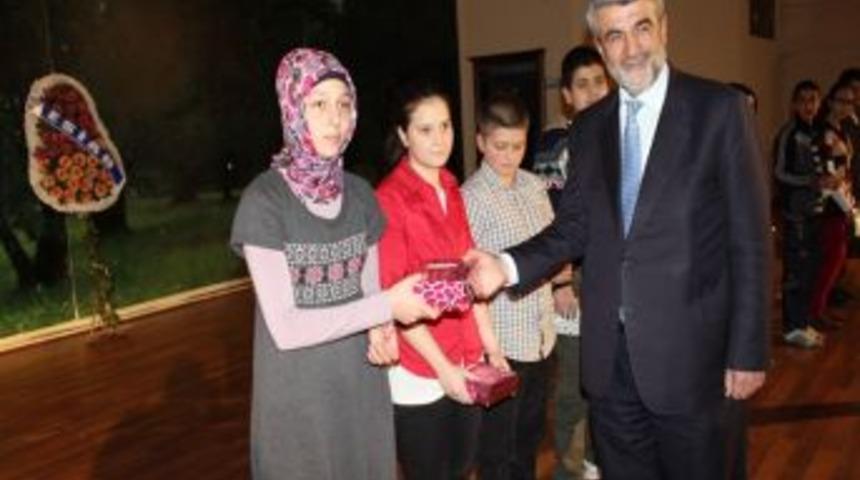 Edremit'te 'Kutlu Doğum' Coşku I&ccedil;inde Kutlandı