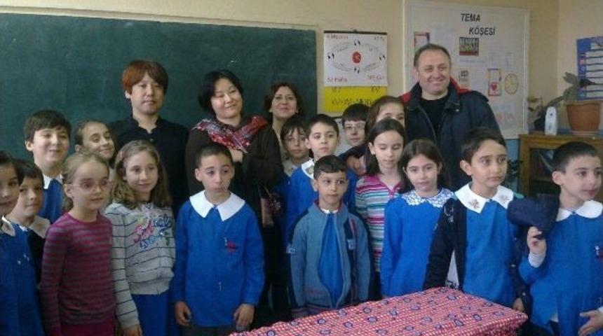 Soma'da Evlenen Japon &Ccedil;ift, Naciye Evren İlkokulu'nun Konuğu Oldu