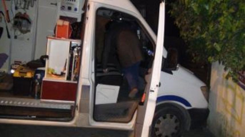 Ambulans Yolu Kapatınca Vatandaşlar "i&ccedil;inden" Ge&ccedil;ti