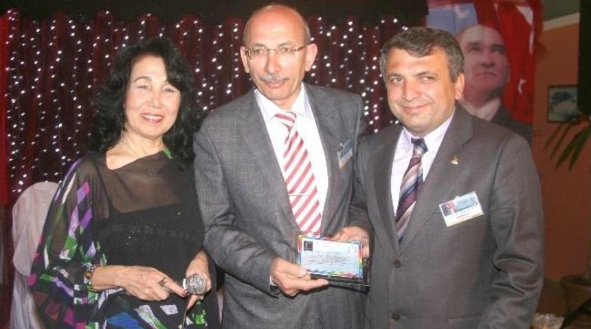 Şair Ve Sanat&ccedil;ılar Kuşadası'nda Buluştu