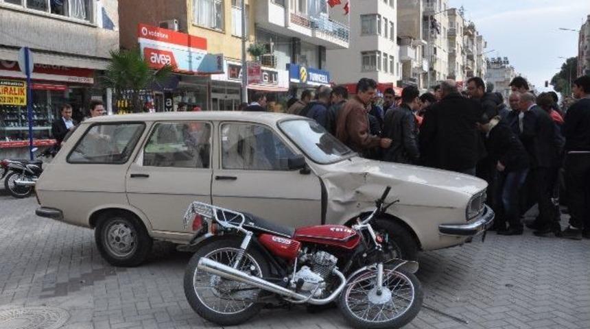 Turgutlu'da Trafik Kazası: 2 Yaralı