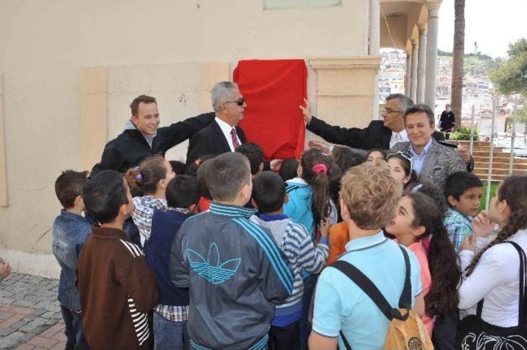 Kuşadası Belediyesi&rsquo;nden Vefa Panoları