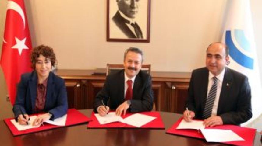 Aksaray'da Kamu Kurumlarının B&uuml;t&uuml;nleştirmek I&ccedil;in Işbirliği Protokol&uuml; Imzalandı