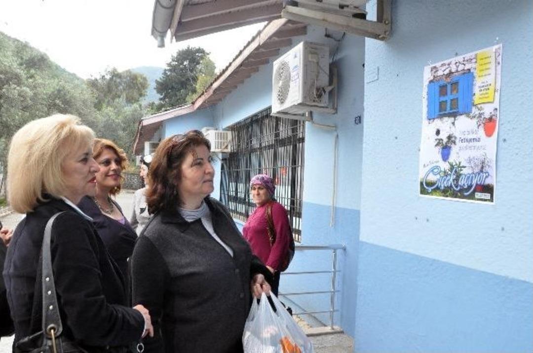 Fethiye&rsquo;de Mahallelerde &Ccedil;i&ccedil;ek A&ccedil;ıyor