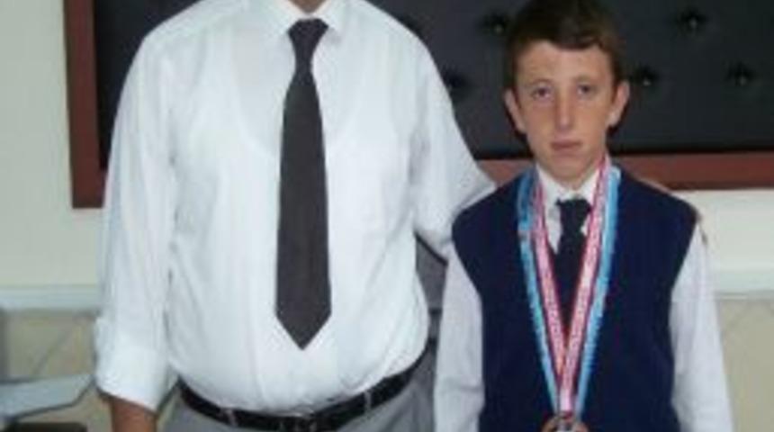 Minik Pehlivan Okulun Gururu Oldu