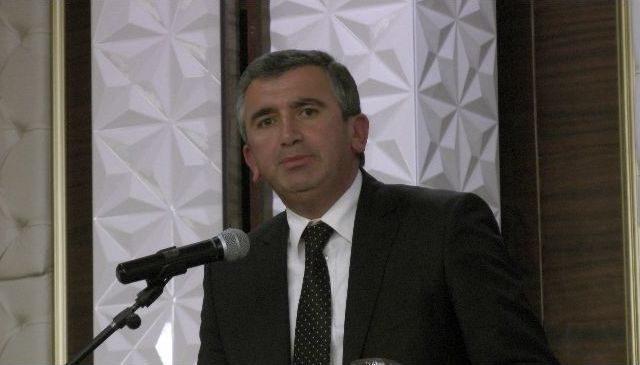 D&uuml;zce Vali Yardımcısı İlhan Turgut; 1