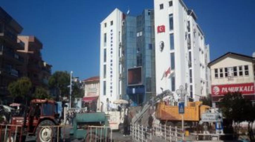 Kuşadası&rsquo;nın Ana Caddesi Asfaltlanıyor