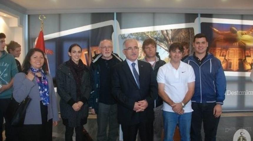 Avustralya&rsquo;lı Gen&ccedil;ler Vali G&uuml;ng&ouml;r Azim Tuna&rsquo; Yı Ziyaret Etti