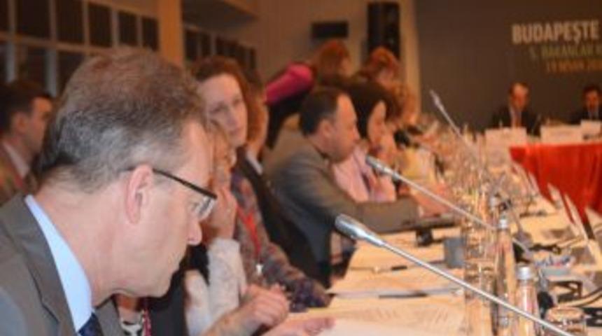 İnsan Ka&ccedil;ak&ccedil;ılığı Ve Yasa Dışı G&ouml;&ccedil;, İstanbul'da Masaya Yatırılıyor