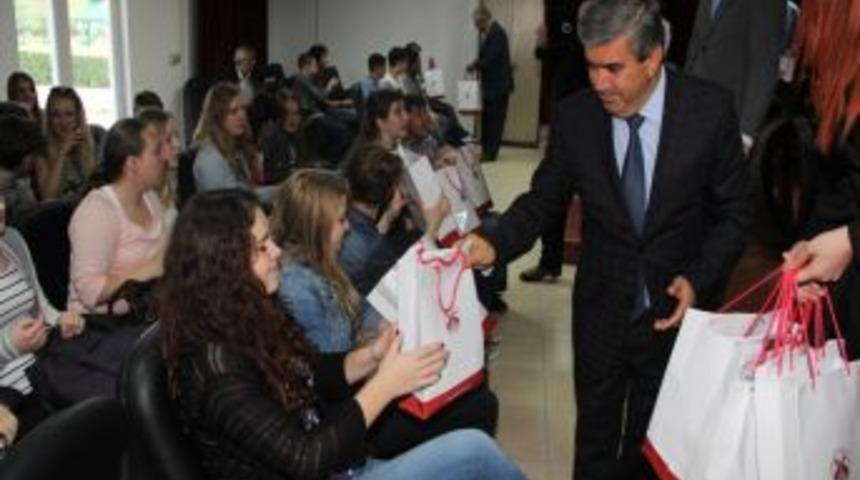 T&uuml;rkiye Ve Hollanda Iki K&uuml;lt&uuml;r&uuml; &Ouml;ğrenmek I&ccedil;in &Ouml;ğrenci Değişimi Yapıyor