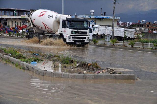 Hatay da Sağanak Yağış Nedeniyle Evler Su Altında Kaldı 1