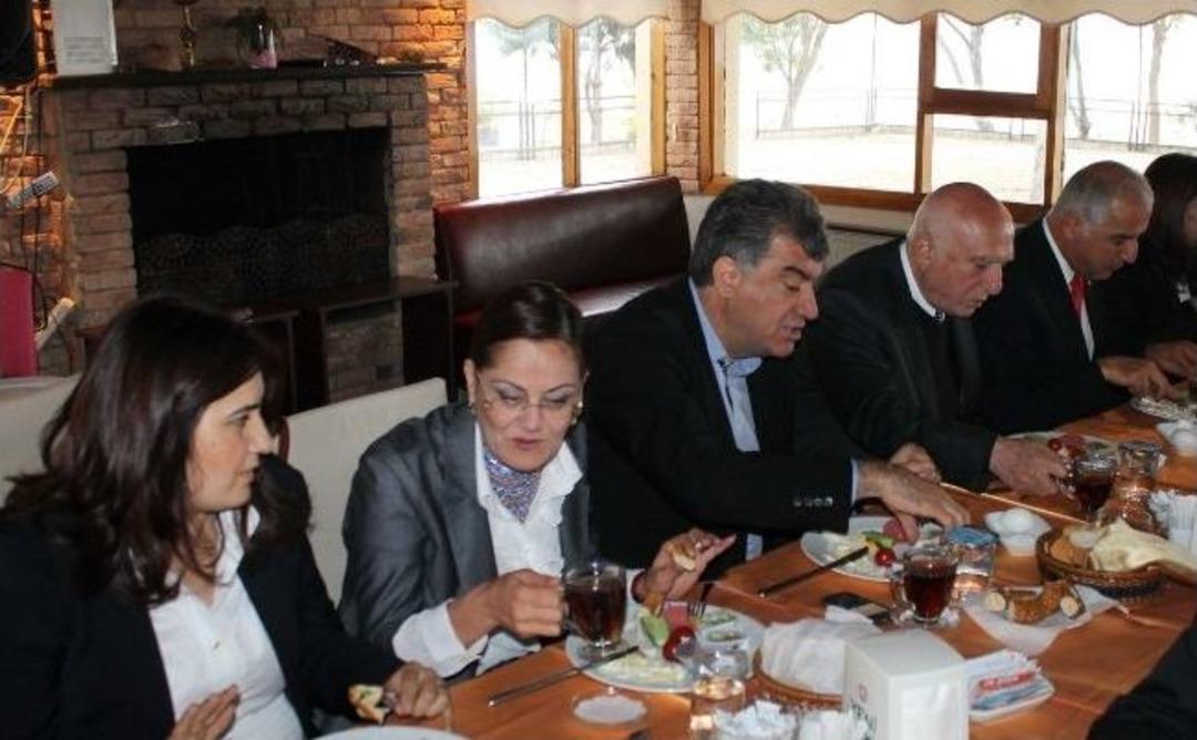 Aliağa&rsquo;nın K&ouml;y Ve Mahalle Muhtarları, Chp&rsquo;ye Konuk Oldu