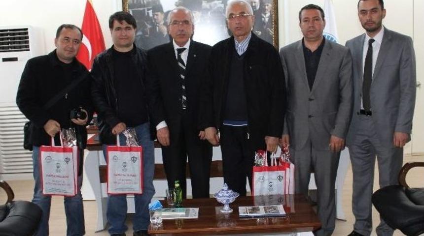 Cemiyet'ten Müftü Üskülüplü'ye 'kutlu Doğum' Ziyareti