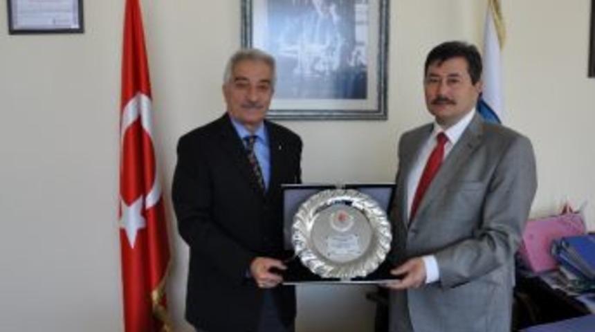 Aydın Vergi Dairesi'denbş D&ouml;ver&rsquo;e Teşekk&uuml;r Plaketi