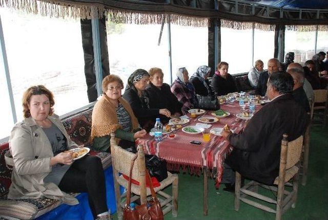 Didim’de Diyaliz Hastaları Ve Aileleri Gönüllerince Eğlendi