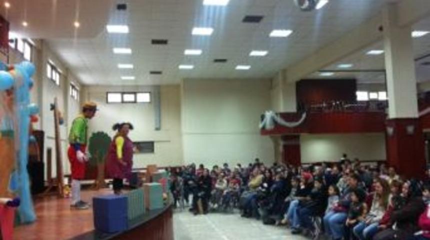 Kartepeli &Ccedil;ocuklar Tiyatroda Buluştu