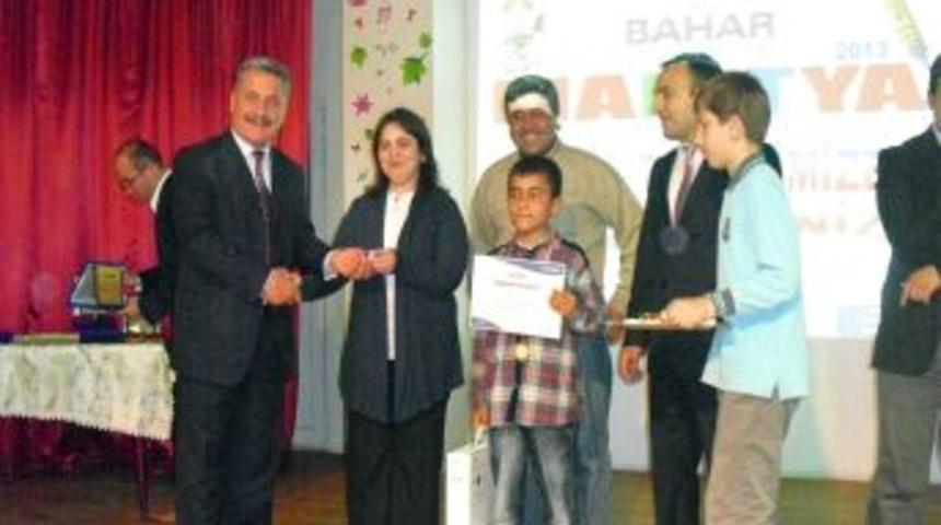 Bahar Koleji Başarılı &Ouml;ğrencileri &Ouml;d&uuml;llendirdi