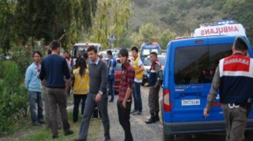 Otomobil U&ccedil;uruma U&ccedil;tu: 2 Yaralı