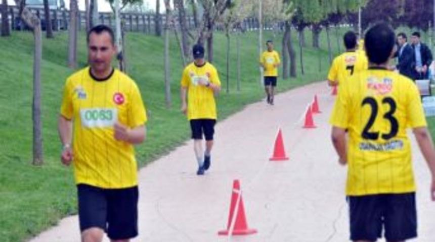 Bak Postacı Koşuyor