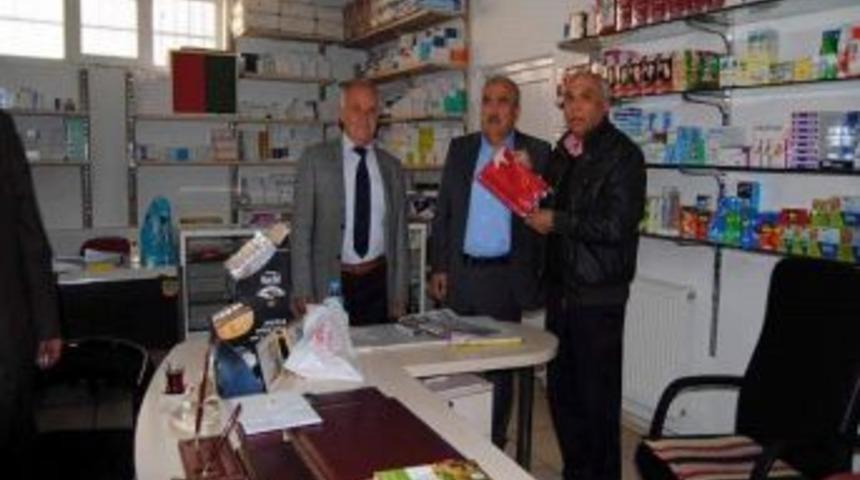 Kaman Belediyesi Esnaflara T&uuml;rk Bayrağı Dağıttı