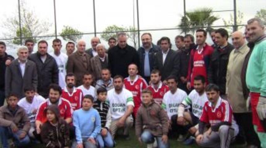 Din G&ouml;revlileri Ile Romanlar'ın Ma&ccedil;ında Dostluk Kazandı