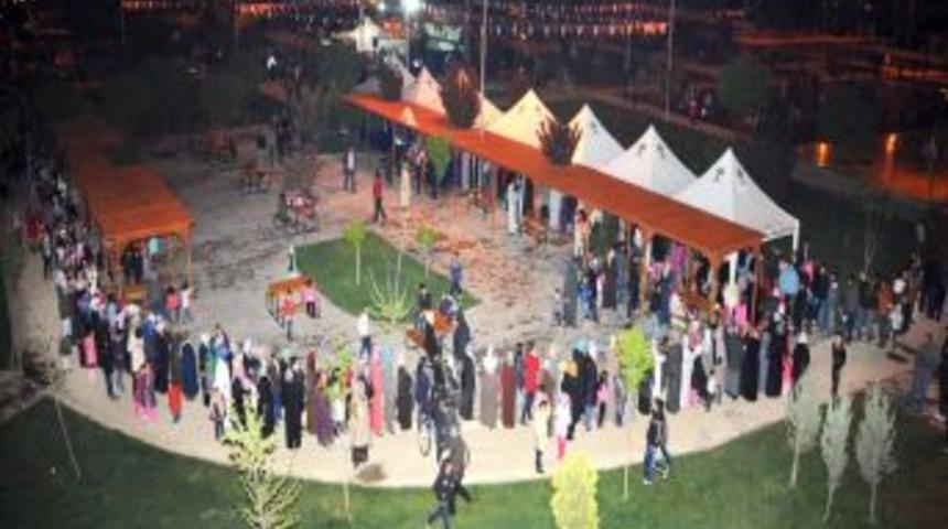 Binlerce Kişi Sakal-ı Şerif'ine Akın Etti