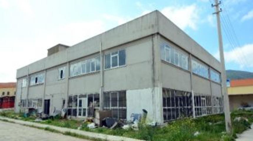 Bir Bu&ccedil;uk Milyonluk Metruk Bina