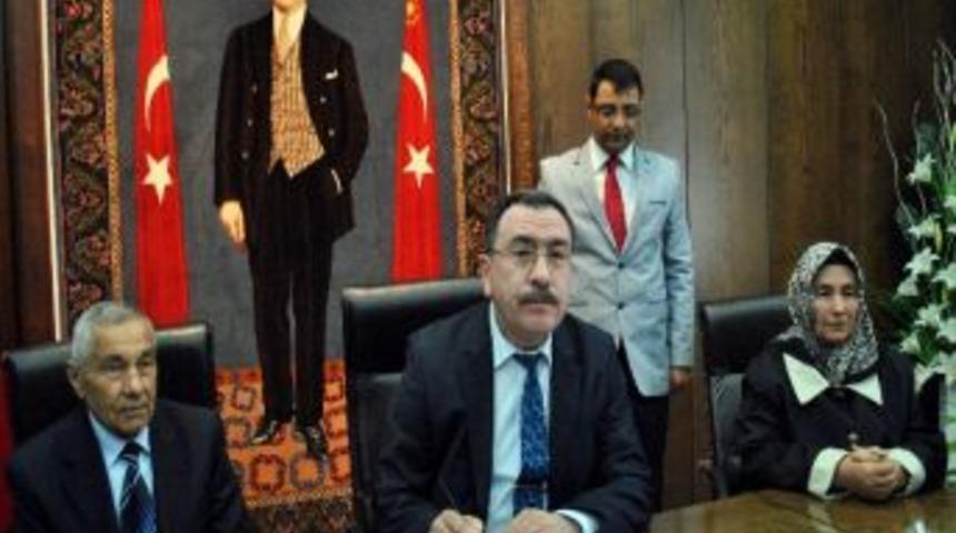 Doğduğu Kente Borcunu Okul Yaprırarak &Ouml;d&uuml;yor