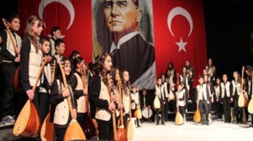 Gen&ccedil; Ozanların Okuduğu Ilahiler Ayakta Alkışlandı