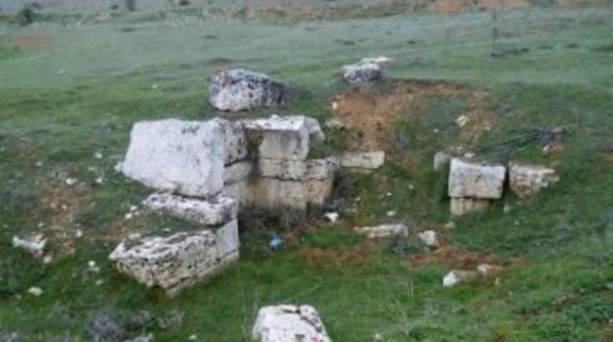 K&uuml;tahya Valisi &Ccedil;ift&ccedil;i, &Ccedil;avdarhisar'daki Y&uuml;r&uuml;y&uuml;ş Yollarını İnceledi