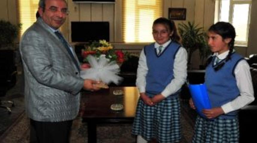 Rekt&ouml;r Battal Anaokulu Ve İlkokul &Ouml;ğrencilerini Makamında Kabul Etti