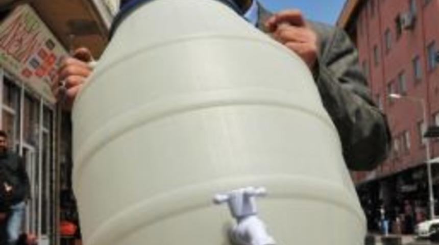 Vanlılar Bidonlara H&uuml;cum Etti