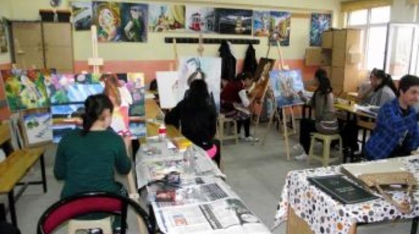 Yeni&ccedil;ubuk Lisesinde Resim Sergisi &Ccedil;alışmaları Devam Ediyor