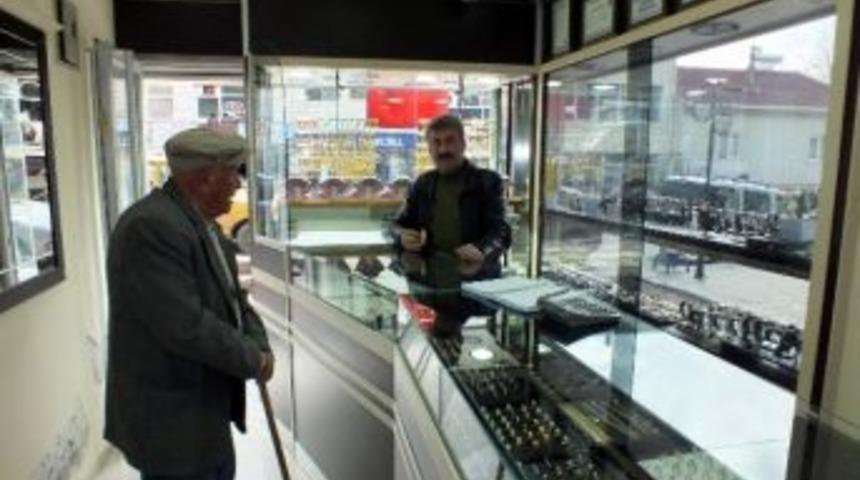 Koyulhisar&rsquo;da Vatandaşlar Kuyumculara Akın Etti