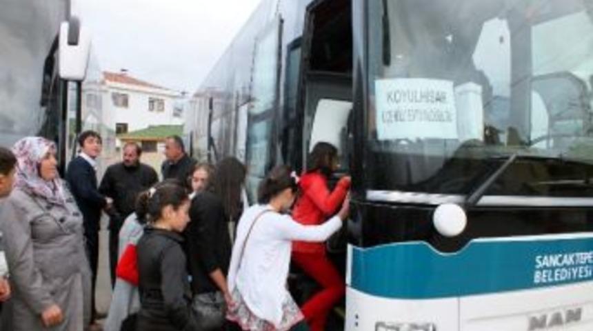 Koyulhisarlı &Ouml;ğrenciler &Ccedil;anakkale Gezisine Uğurlandı