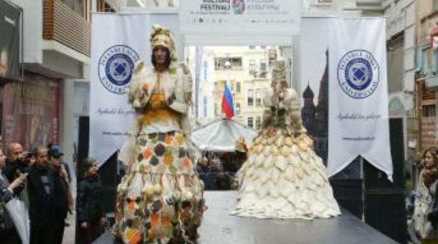 &lsquo;G&uuml;neş Nemrut&rsquo;tan Doğar&rsquo; Defilesi Rus K&uuml;lt&uuml;r&uuml;yle Buluştu