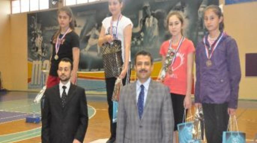 Kutlu Doğum Haftası Badminton Turnuvası Sona Erdi