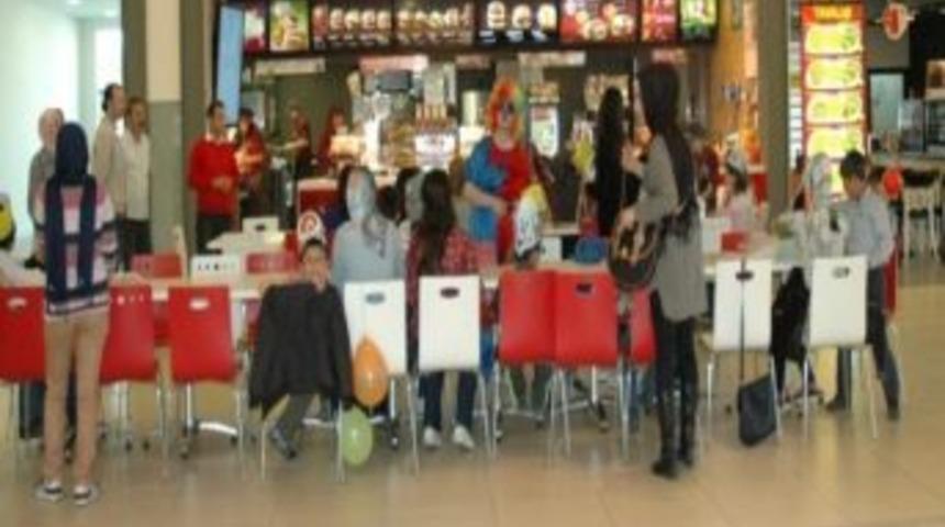 Emet Myo Öğrencilerinden Şefkat Eli