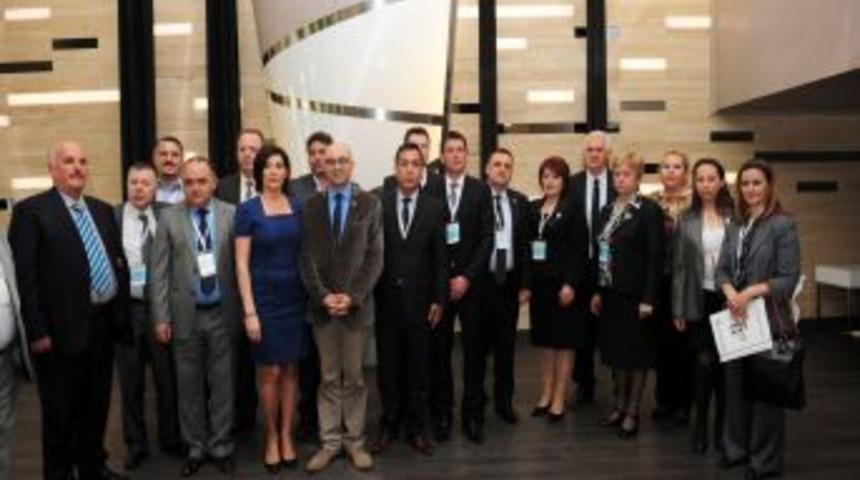 Balkanlarda Altyapı Makinalarına, Komşu Irak&rsquo;ta Trafik Işaretlerine Ihtiya&ccedil; Var