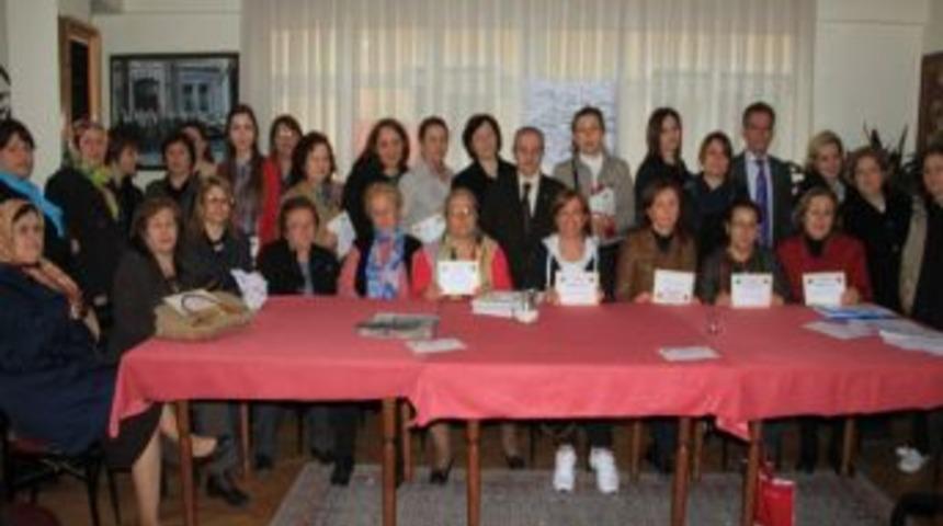 Minikler Kendi Eserlerini Anne Ve Babalarına Sattı