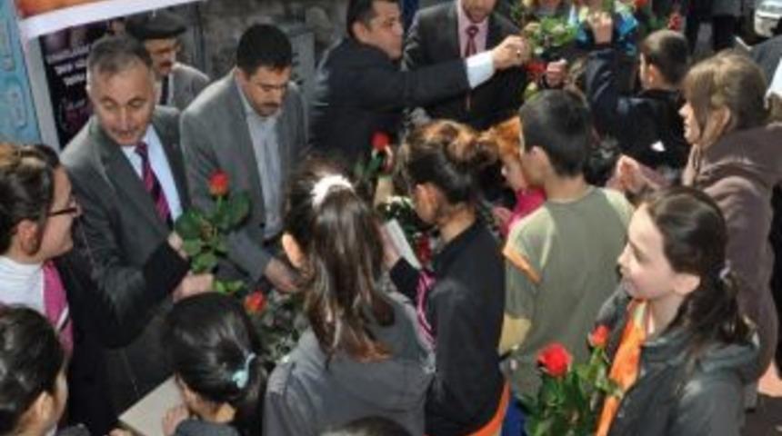 Sinoplulara Kutlu Doğum G&uuml;l&uuml;