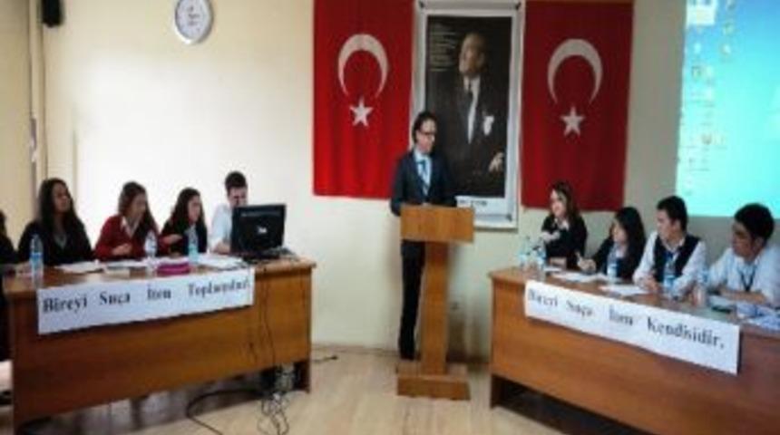 &Ouml;ğrenciler "bireysel Su&ccedil;" Konusunda M&uuml;nazara Yaptı