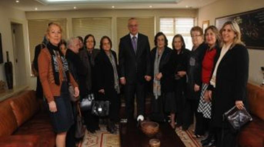 Manisalı Kadınlardan Başkan Erg&uuml;n&rsquo;e &Ouml;vg&uuml;